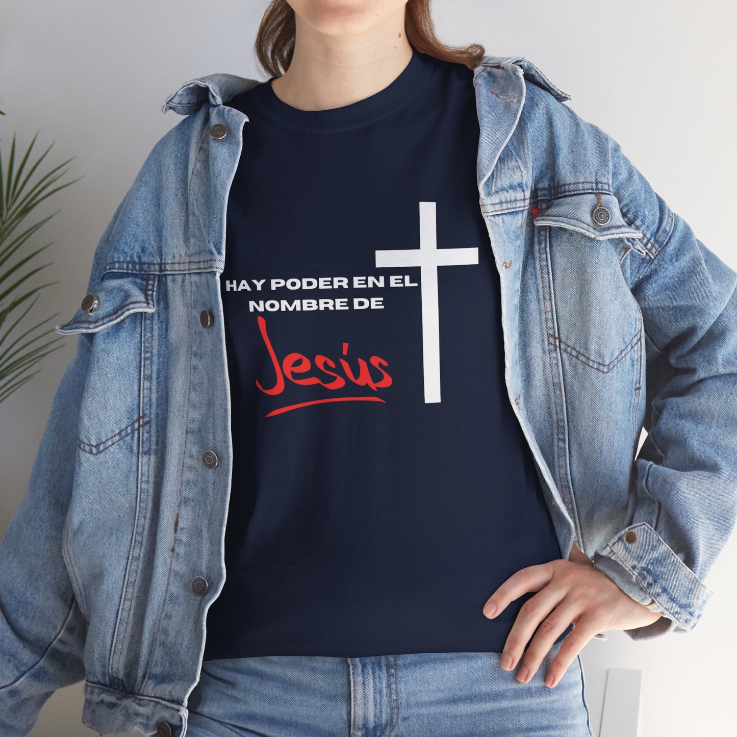 Hay poder en Jesus - Spanish - Unisex Heavy Cotton Tee