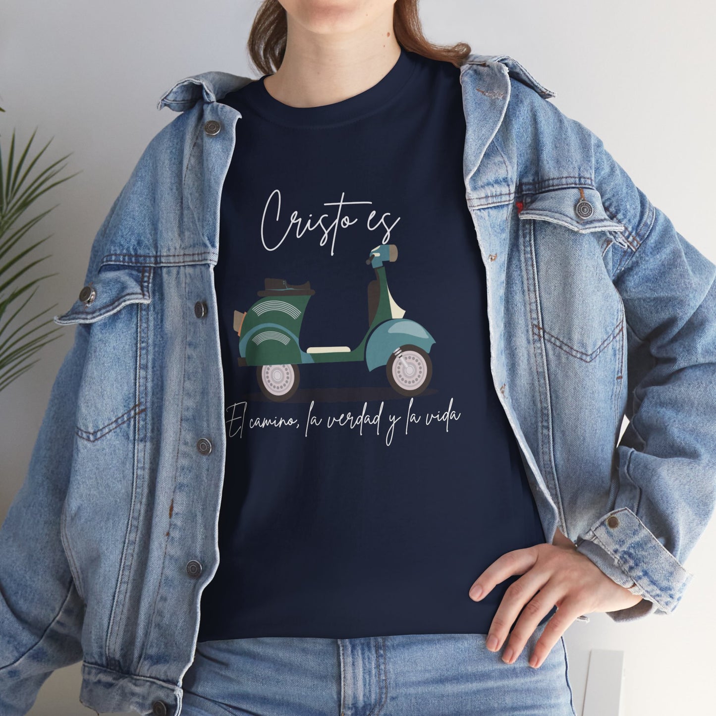 Cristo es - Spanish - Unisex Heavy Cotton Tee