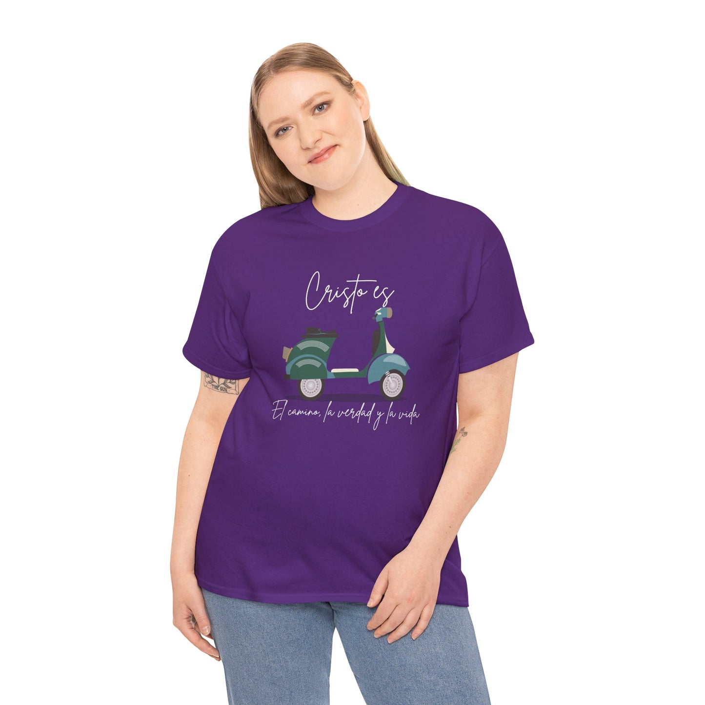 Cristo es - Spanish - Unisex Heavy Cotton Tee