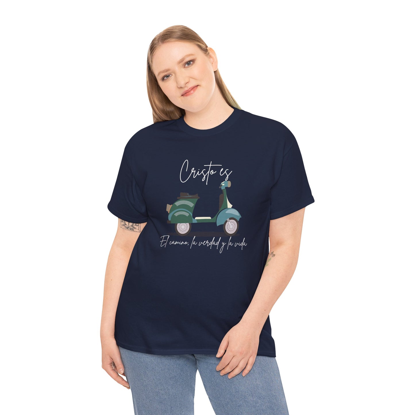 Cristo es - Spanish - Unisex Heavy Cotton Tee