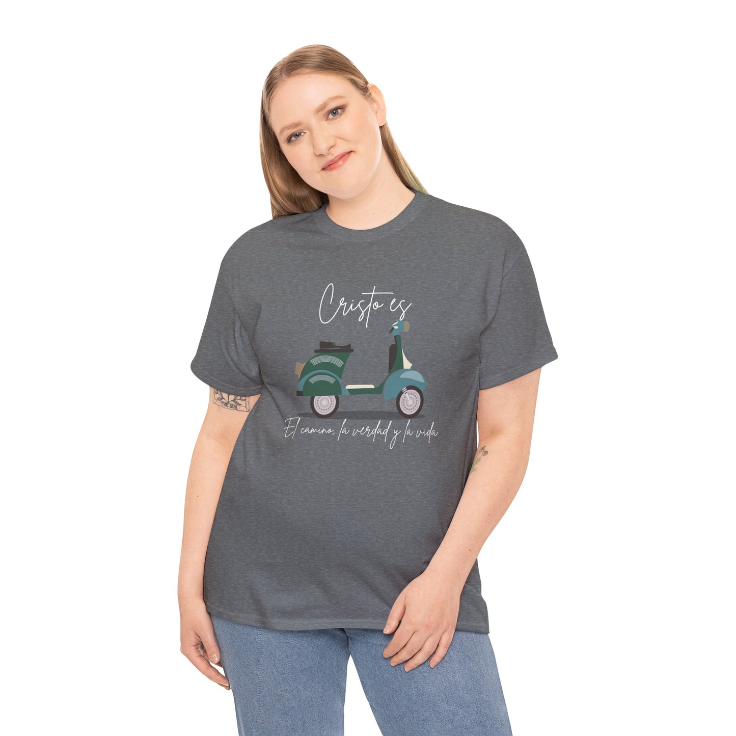 Cristo es - Spanish - Unisex Heavy Cotton Tee
