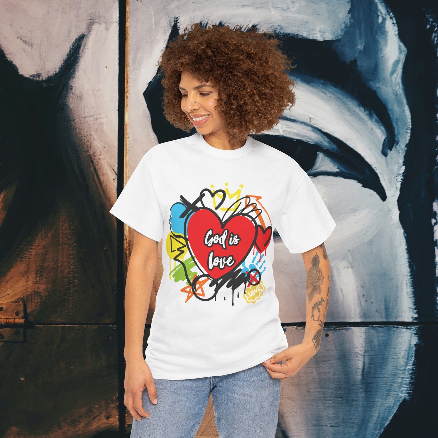 God is Love Grafitti - Unisex Heavy Cotton Tee